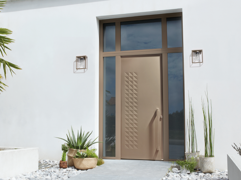 Portes d'entrée en PVC, bois, aluminium : un grand choix de modèles.